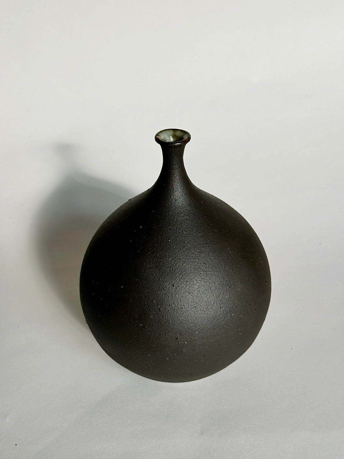 Black clay bottleneck No. 21