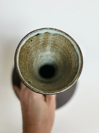 Black clay vessel No. 16
