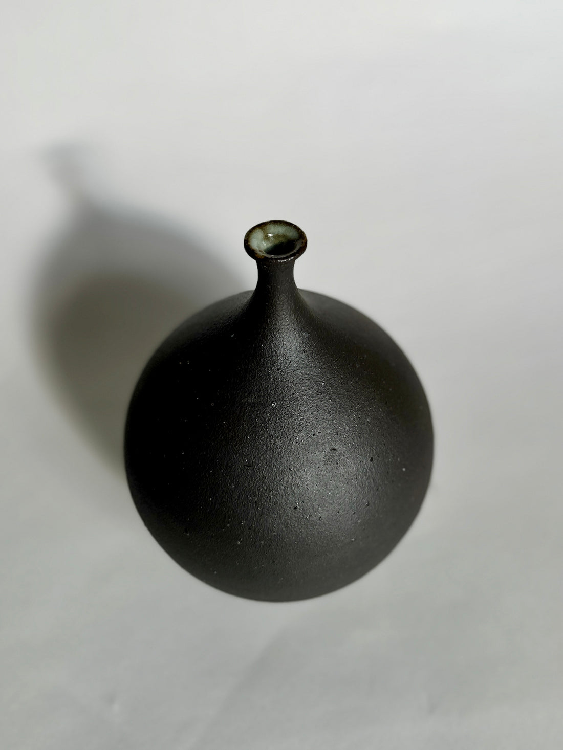 Black clay bottleneck No. 21