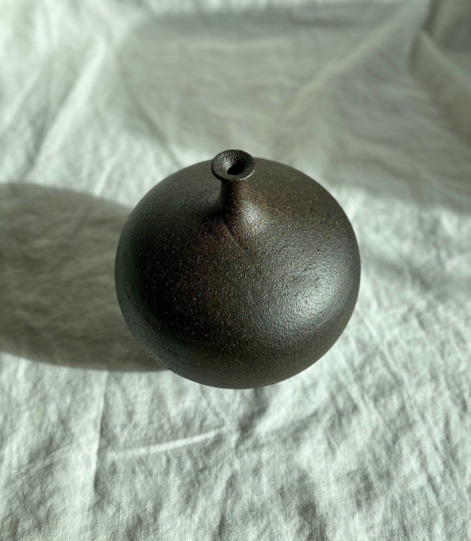 Black clay wide vessel no. 6 - Dana Chieco Studio