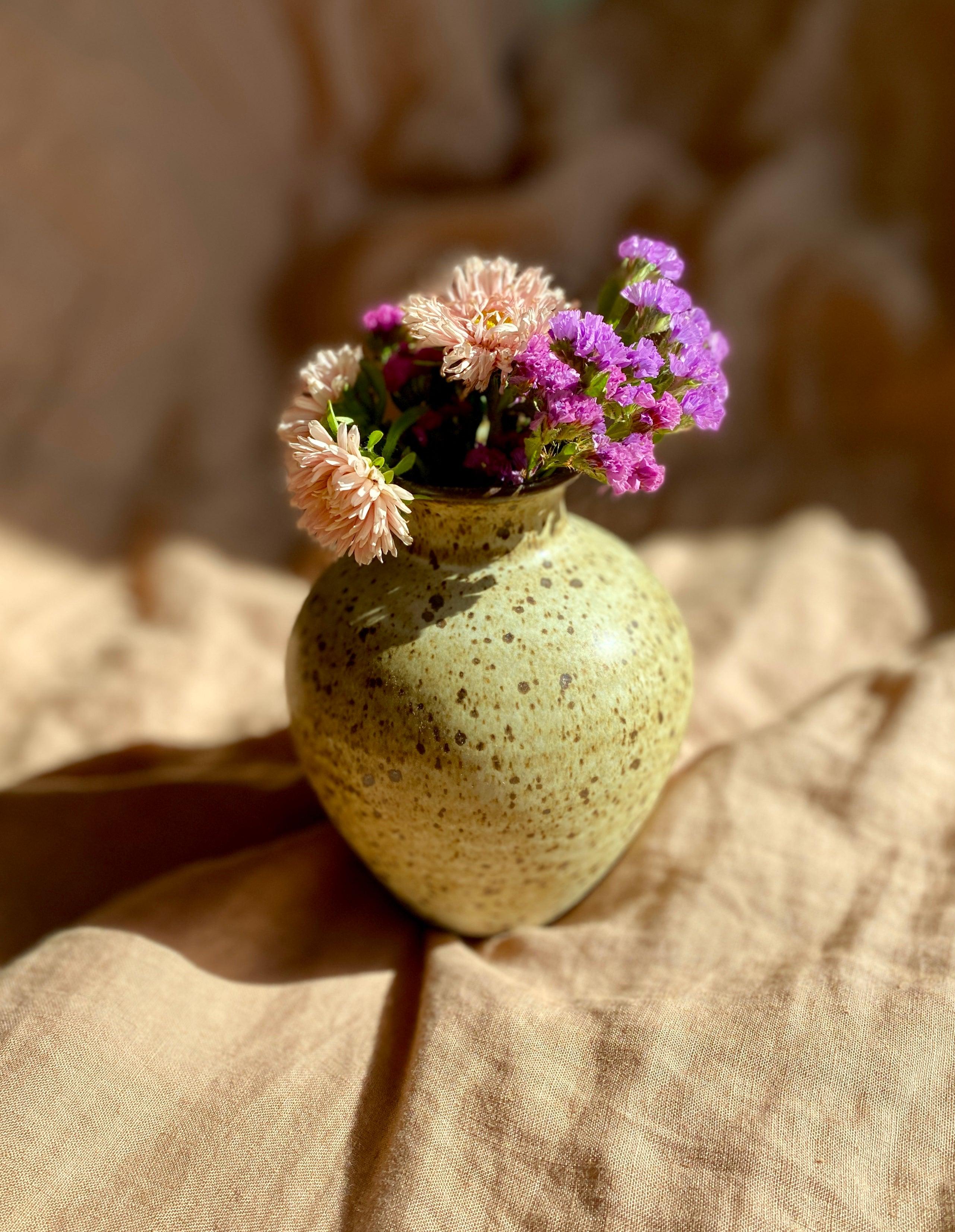 White speckled vase No. 6 - Dana Chieco Studio
