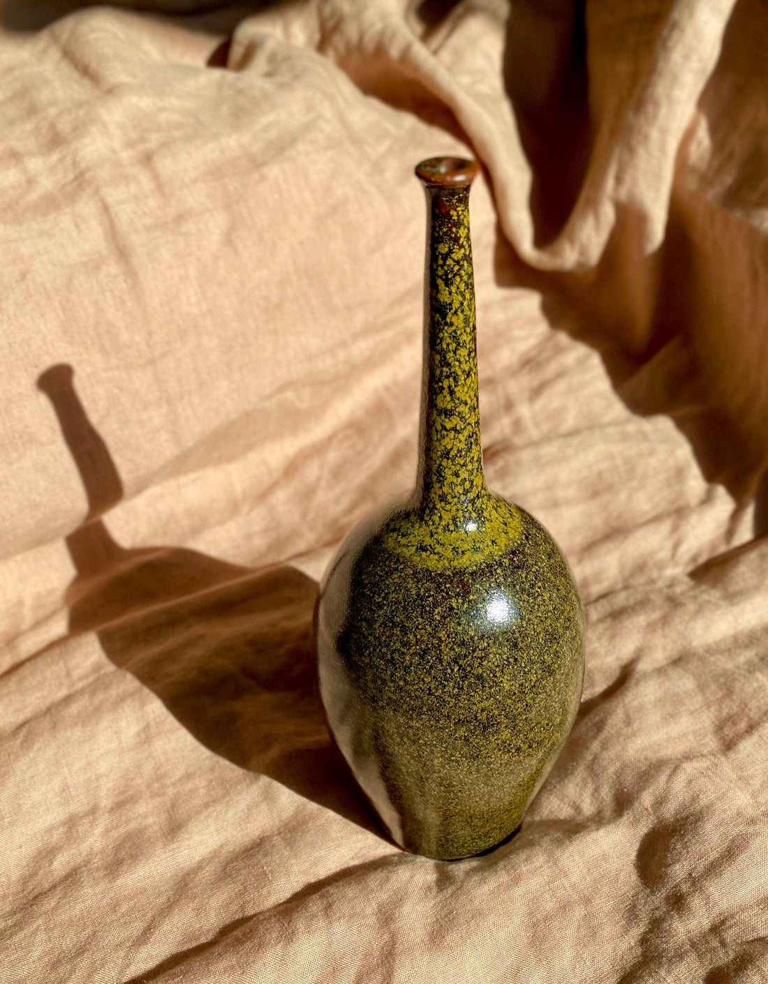 "Tea dust" glazed skinny neck - Dana Chieco Studio