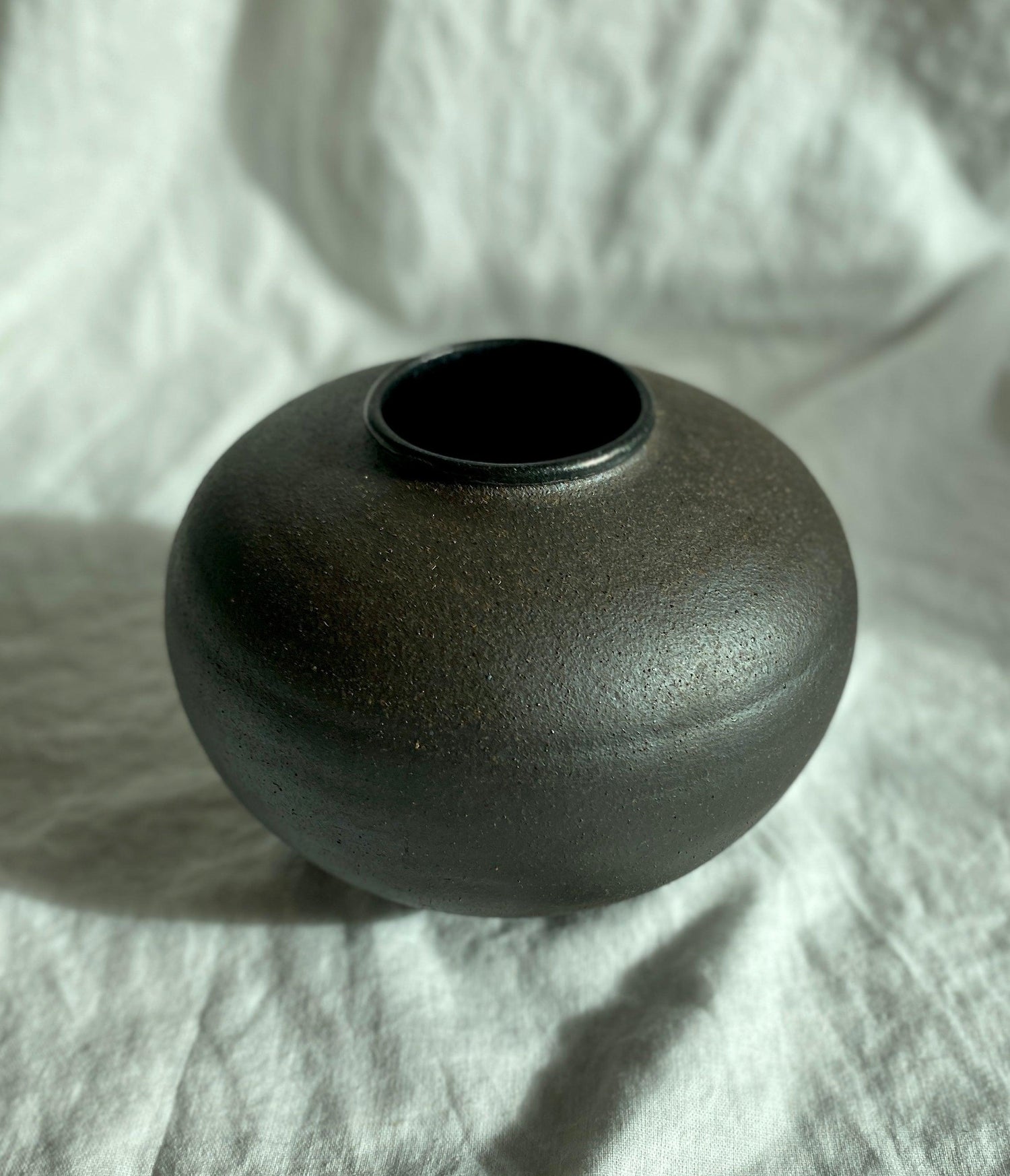 Black clay wide vase no. 7 - Dana Chieco Studio
