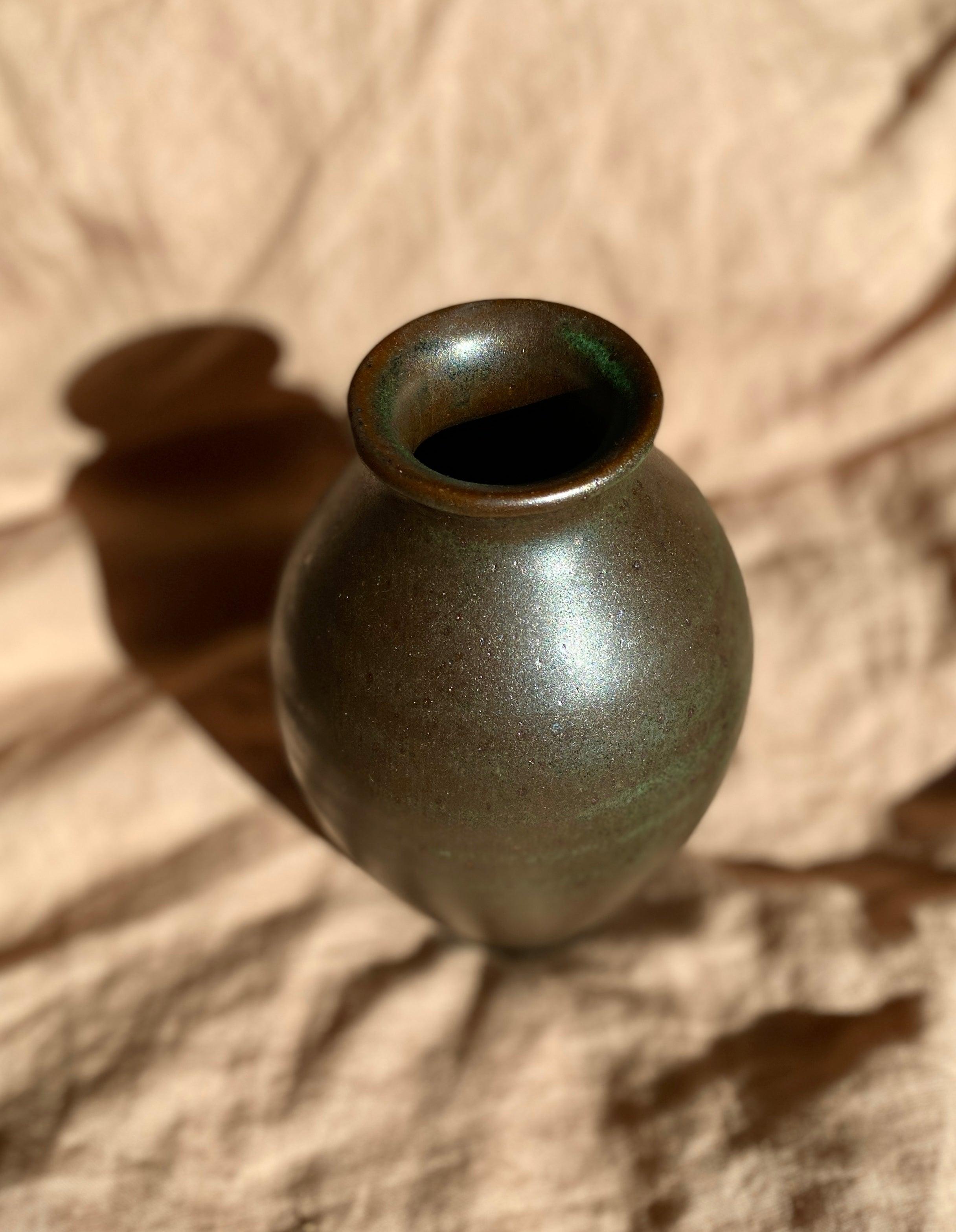 Bronze vase with green highlights - Dana Chieco Studio