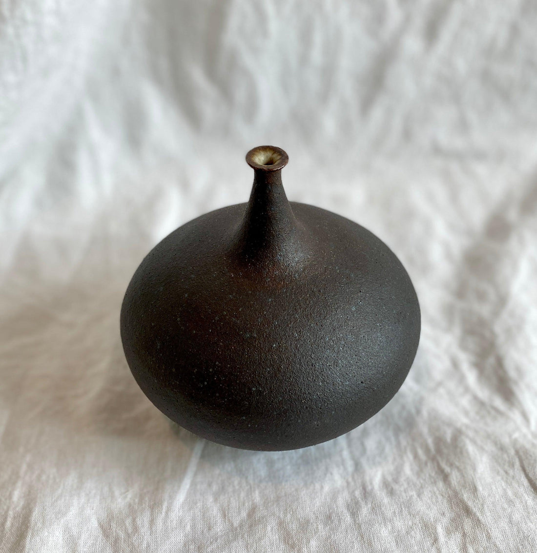 Black clay wide bottleneck no. 3 - Dana Chieco Studio