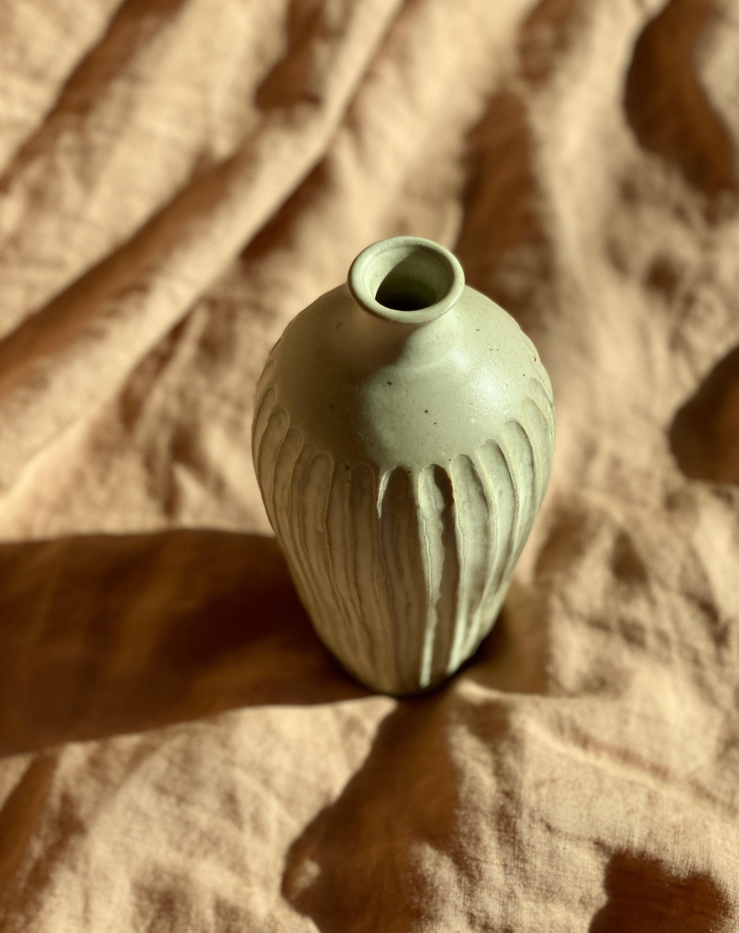 Matte white carved vase No. 2 - Dana Chieco Studio