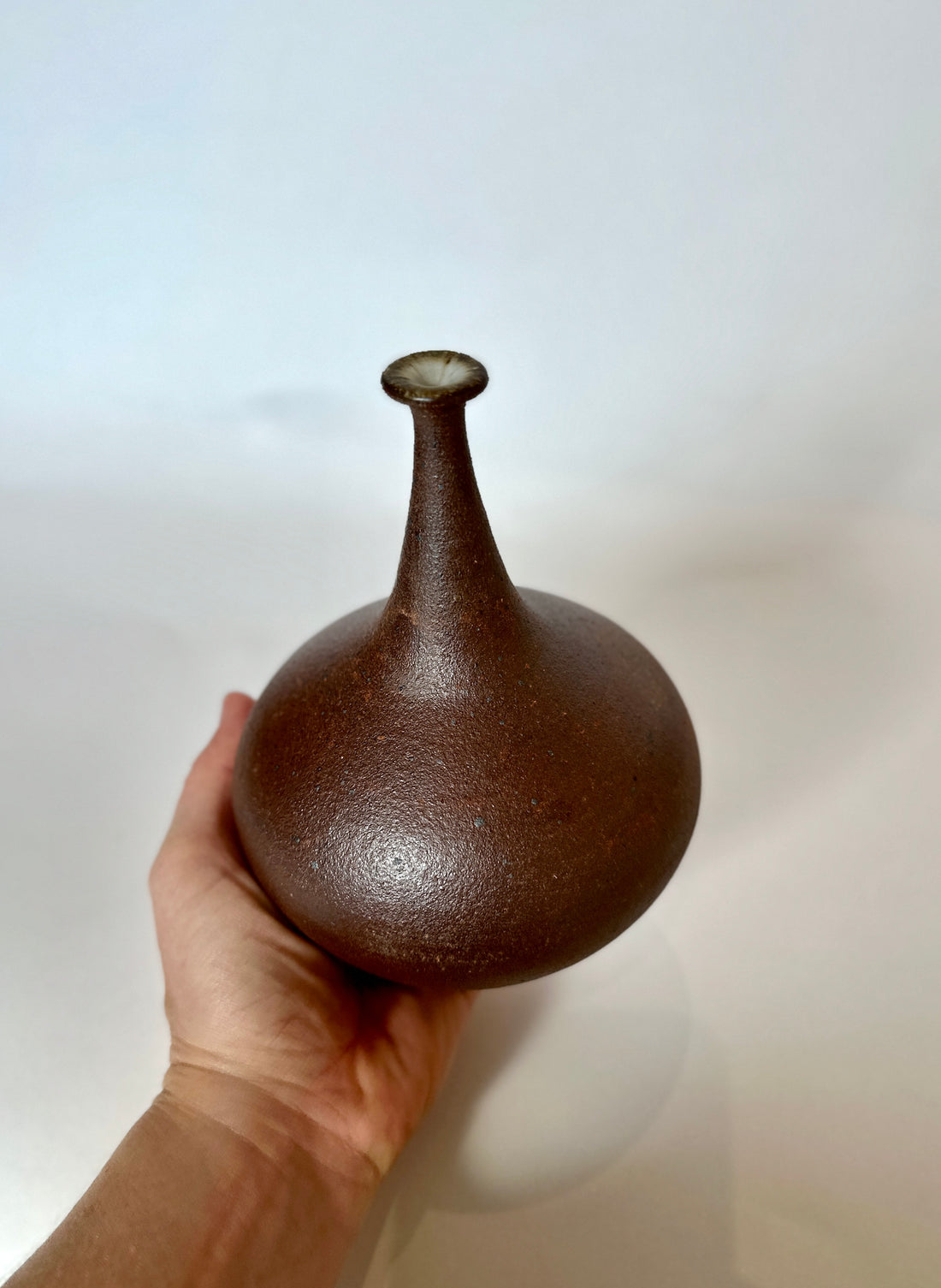 Unglazed clay bottleneck no. 3