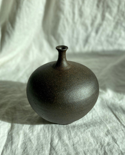 Black clay wide vessel no. 6 - Dana Chieco Studio